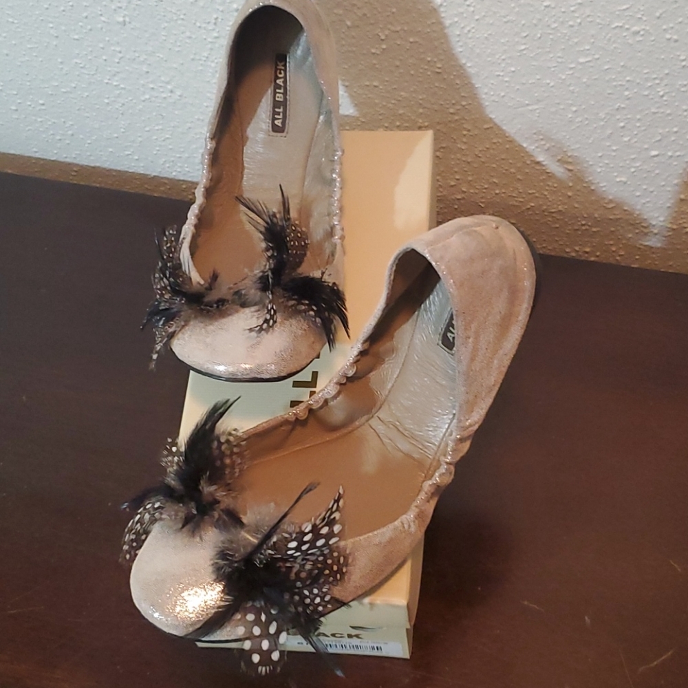 Gorgeous ballerina slipper by all black size 11m